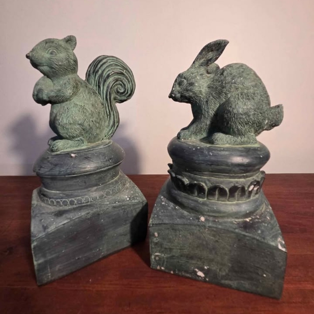 Bunny And Squirrel Wood Like Made Of Resin Finial For Staircase